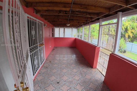 Casa en alquiler en Miami, Florida, 3 dormitorios, 148.09 m2 № 2011276 - foto 13