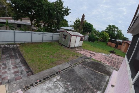 Casa en alquiler en Miami, Florida, 3 dormitorios, 148.09 m2 № 2011276 - foto 11