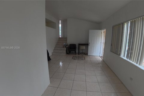 Casa en alquiler en Miami, Florida, 3 dormitorios, 148.09 m2 № 2011276 - foto 26