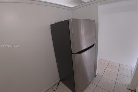 Casa en alquiler en Miami, Florida, 3 dormitorios, 148.09 m2 № 2011276 - foto 20