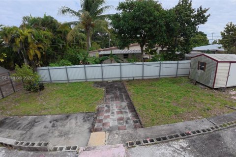 Casa en alquiler en Miami, Florida, 3 dormitorios, 148.09 m2 № 2011276 - foto 12