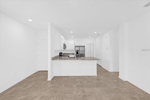 Villa ou maison à louer à Kissimmee, Floride: 3 chambres, 135.17 m2 № 2423800 - photo 8