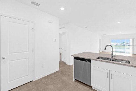 Villa ou maison à louer à Kissimmee, Floride: 3 chambres, 135.17 m2 № 2423800 - photo 11