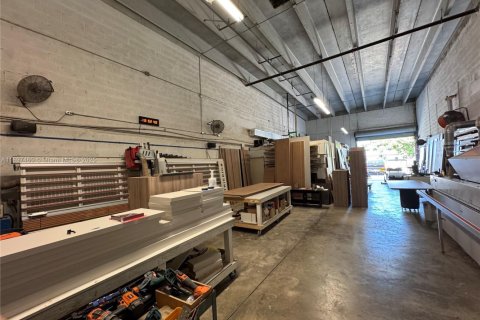 Propiedad comercial en venta en Hialeah Gardens, Florida № 1949072 - foto 10