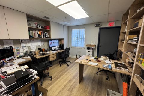 Propiedad comercial en venta en Hialeah Gardens, Florida № 1949072 - foto 8