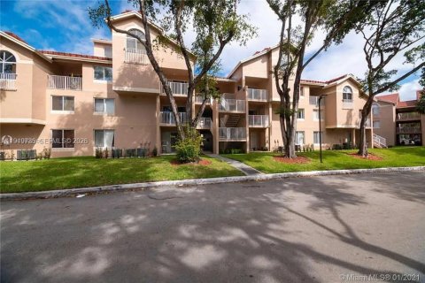 Снять в аренду кондоминиум в Майами, Флорида 2 спальни, 100.71м2, № 2005527 - фото 2