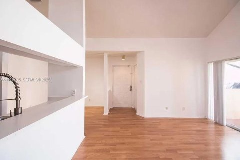 Снять в аренду кондоминиум в Майами, Флорида 2 спальни, 100.71м2, № 2005527 - фото 11