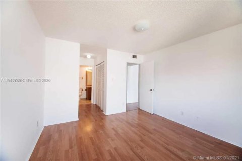 Снять в аренду кондоминиум в Майами, Флорида 2 спальни, 100.71м2, № 2005527 - фото 17