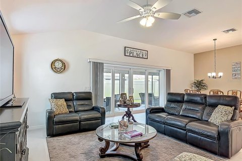 House in The Villages, Florida 4 bedrooms, 212.37 sq.m. № 1736384 - photo 17