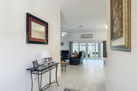 House in The Villages, Florida 4 bedrooms, 212.37 sq.m. № 1736384 - photo 8
