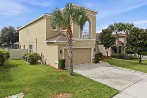 House in Fish Hawk, Florida 5 bedrooms, 325.16 sq.m. № 2388163 - photo 2