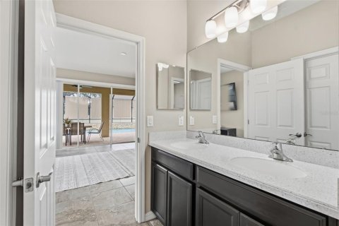 House in Fish Hawk, Florida 5 bedrooms, 325.16 sq.m. № 2388163 - photo 15