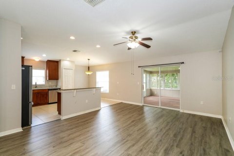 Villa ou maison à louer à Wesley Chapel, Floride: 3 chambres, 141.95 m2 № 2381367 - photo 4