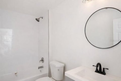 House in Crystal River, Florida 5 bedrooms, 222.97 sq.m. № 2239616 - photo 6