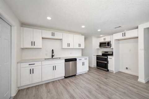 House in Crystal River, Florida 5 bedrooms, 222.97 sq.m. № 2239616 - photo 5