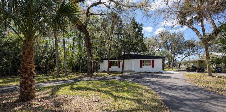 House in Crystal River, Florida 5 bedrooms, 222.97 sq.m. № 2239616