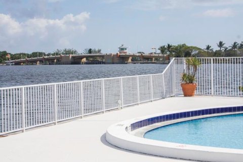 Copropriété à louer à Lantana, Floride: 1 chambre, 49.33 m2 № 2388026 - photo 2