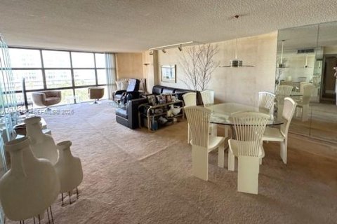 Condo in Miami Beach, Florida, 2 bedrooms  № 2004981 - photo 4