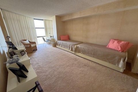 Condo in Miami Beach, Florida, 2 bedrooms  № 2004981 - photo 13