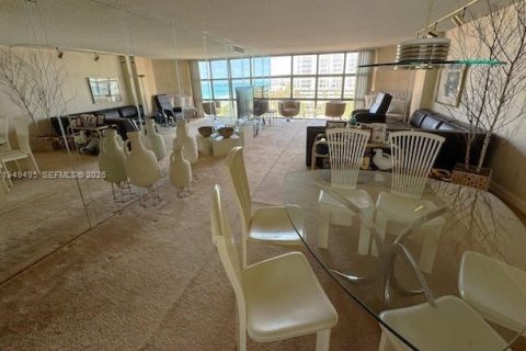 Condo in Miami Beach, Florida, 2 bedrooms  № 2004981 - photo 3