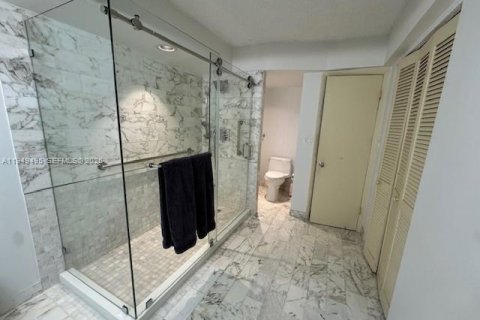 Condo in Miami Beach, Florida, 2 bedrooms  № 2004981 - photo 12