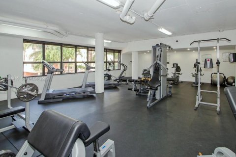 Condo in Miami Beach, Florida, 2 bedrooms  № 2004981 - photo 18