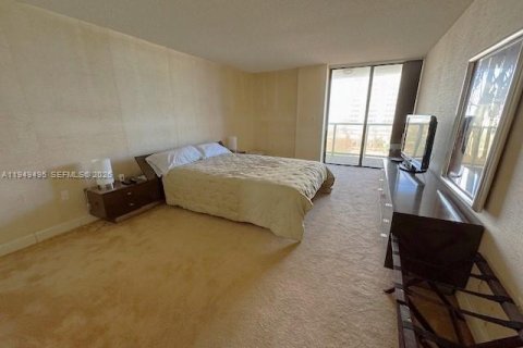 Condo in Miami Beach, Florida, 2 bedrooms  № 2004981 - photo 9