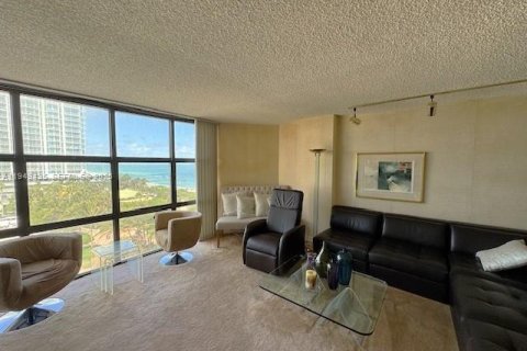 Condo in Miami Beach, Florida, 2 bedrooms  № 2004981 - photo 2