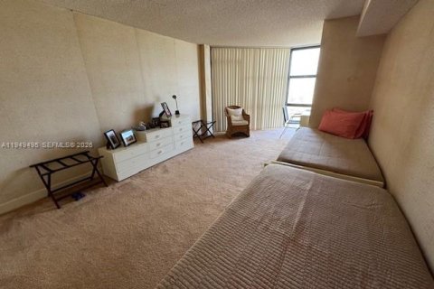 Condo in Miami Beach, Florida, 2 bedrooms  № 2004981 - photo 14