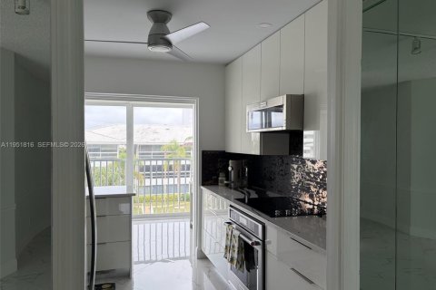 Condo in Fort Lauderdale, Florida, 2 bedrooms № 2006287 - photo 8