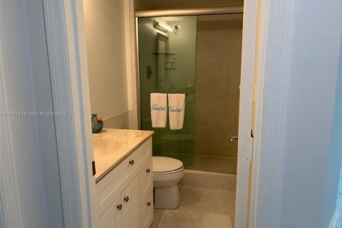 Condo in Fort Lauderdale, Florida, 2 bedrooms № 2006287 - photo 12