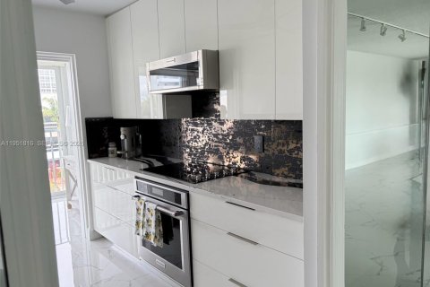 Condo in Fort Lauderdale, Florida, 2 bedrooms № 2006287 - photo 9