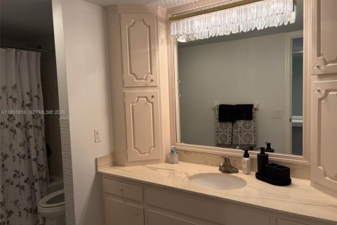 Condo in Fort Lauderdale, Florida, 2 bedrooms № 2006287 - photo 16