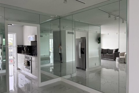 Condo in Fort Lauderdale, Florida, 2 bedrooms № 2006287 - photo 11