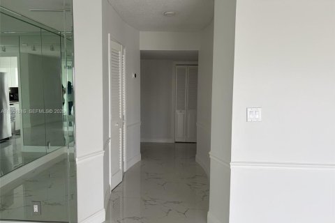 Condo in Fort Lauderdale, Florida, 2 bedrooms № 2006287 - photo 10