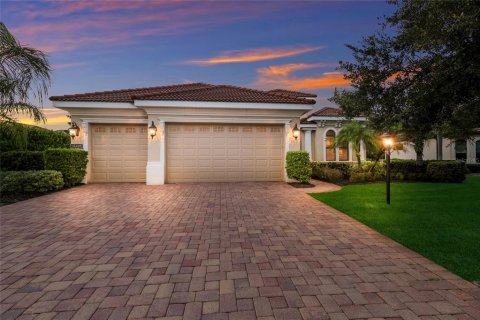 Casa en venta en Lakewood Ranch, Florida, 3 dormitorios, 238.39 m2 № 2339531 - foto 2