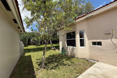 Villa ou maison à louer à Davie, Floride: 3 chambres, 150.32 m2 № 2147164 - photo 11