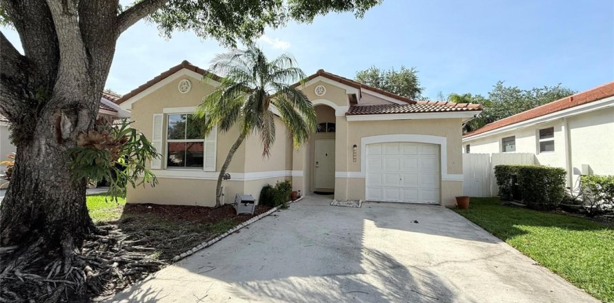 Villa ou maison à Davie, Floride 3 chambres, 150.32 m2 № 2147164