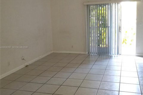 Condominio en alquiler en Hollywood, Florida, 2 dormitorios, 100.33 m2 № 2078452 - foto 4