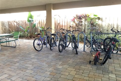 Condominio en alquiler en Hollywood, Florida, 2 dormitorios, 100.33 m2 № 2078452 - foto 17