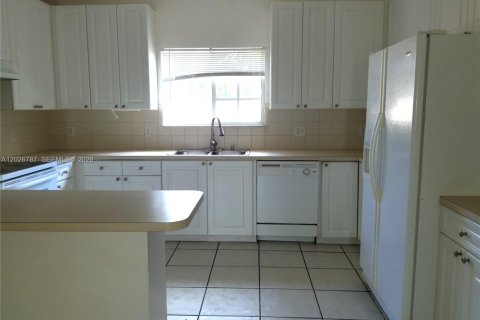Condominio en alquiler en Hollywood, Florida, 2 dormitorios, 100.33 m2 № 2078452 - foto 19