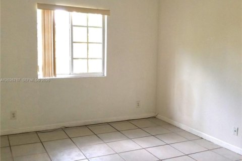 Condominio en alquiler en Hollywood, Florida, 2 dormitorios, 100.33 m2 № 2078452 - foto 7