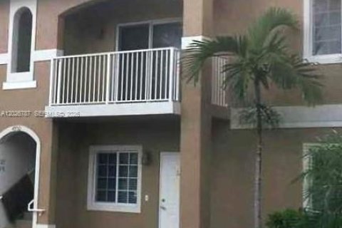 Condominio en alquiler en Hollywood, Florida, 2 dormitorios, 100.33 m2 № 2078452 - foto 2