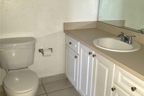 Condominio en alquiler en Hollywood, Florida, 2 dormitorios, 100.33 m2 № 2078452 - foto 12