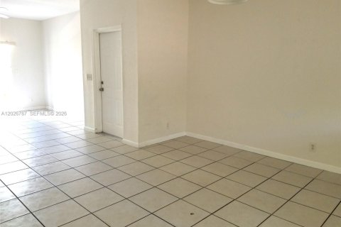 Condominio en alquiler en Hollywood, Florida, 2 dormitorios, 100.33 m2 № 2078452 - foto 3