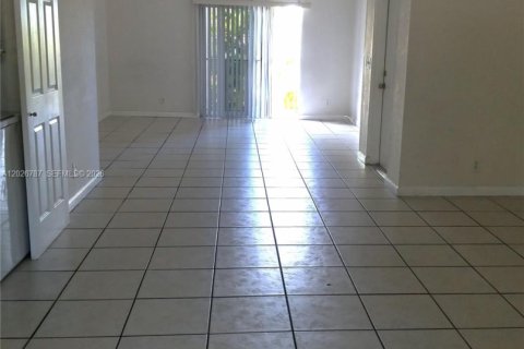 Condominio en alquiler en Hollywood, Florida, 2 dormitorios, 100.33 m2 № 2078452 - foto 14