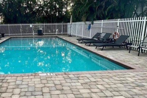 Condominio en alquiler en Hollywood, Florida, 2 dormitorios, 100.33 m2 № 2078452 - foto 16