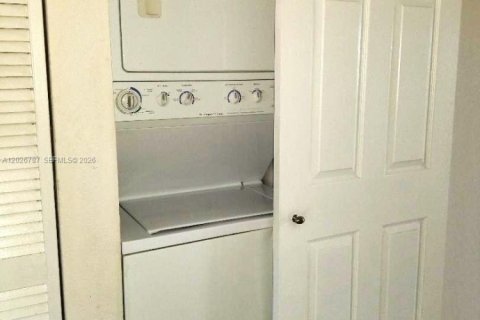 Condominio en alquiler en Hollywood, Florida, 2 dormitorios, 100.33 m2 № 2078452 - foto 13