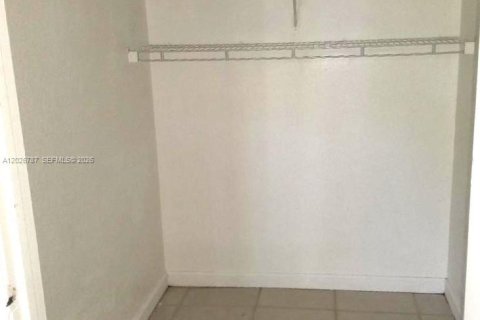 Condominio en alquiler en Hollywood, Florida, 2 dormitorios, 100.33 m2 № 2078452 - foto 8