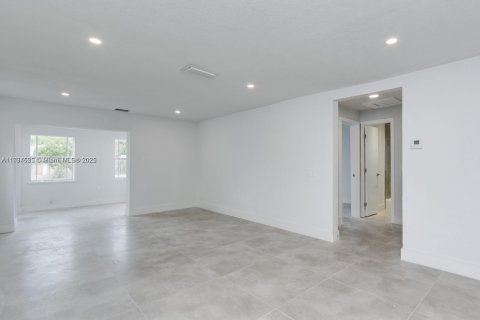 Propiedad comercial en venta en Miami, Florida, 162.58 m2 № 1714108 - foto 9